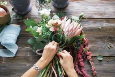 Who Gives Florist Lessons?